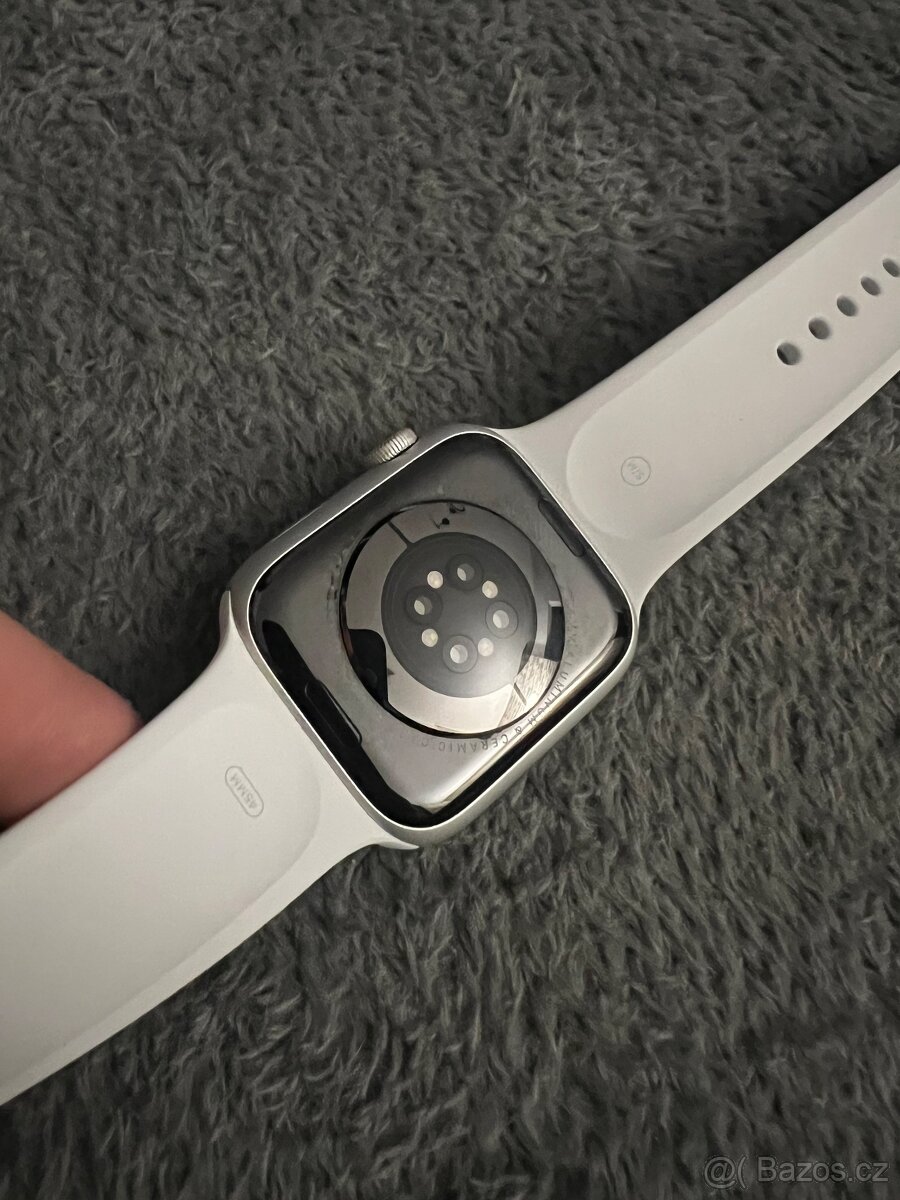 Prodám Apple Watch 8 45mm MINIMUM POŠKOZENI
