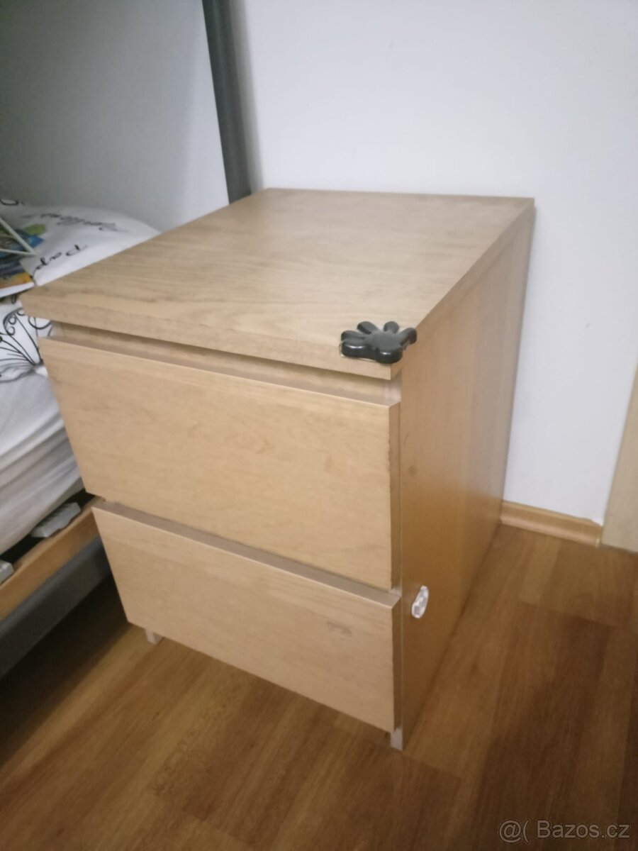 Noční stolek