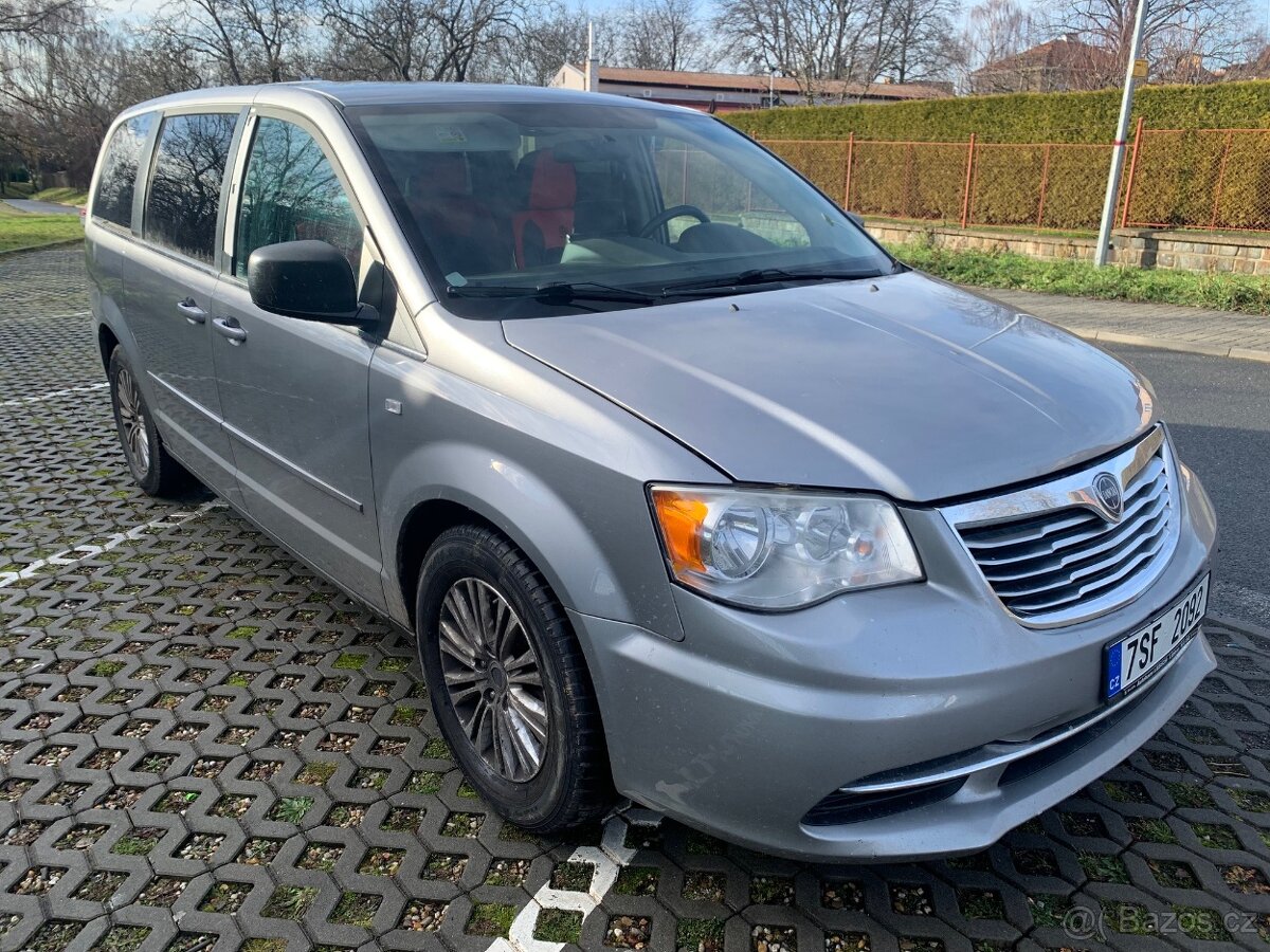 Lancia Voyager 2,8CRD,7 míst