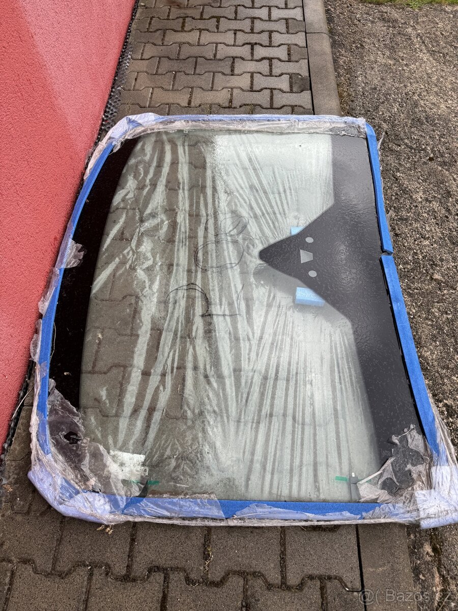 Čelní okno Ford Transit