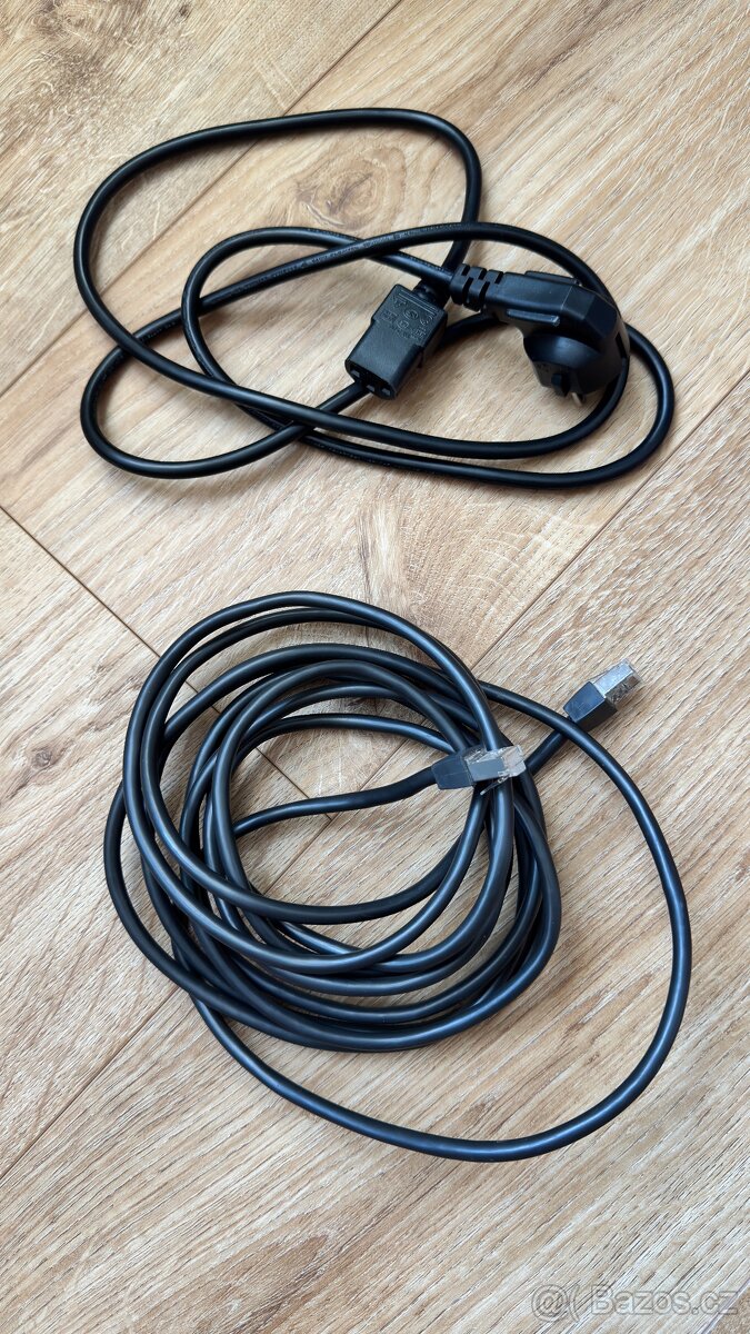 Různé audio video kabely