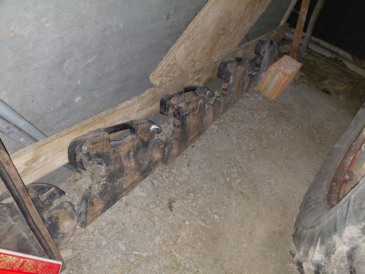 Traktor zavazi forterra