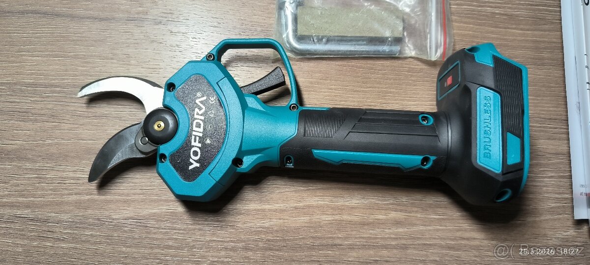 Aku kleště pro Makitu baterií