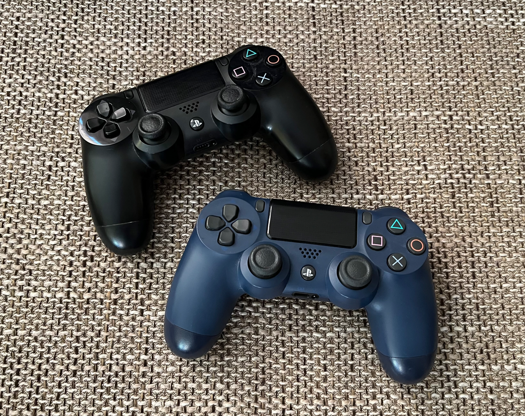 2 originální ovladače Dualshock pro PS4