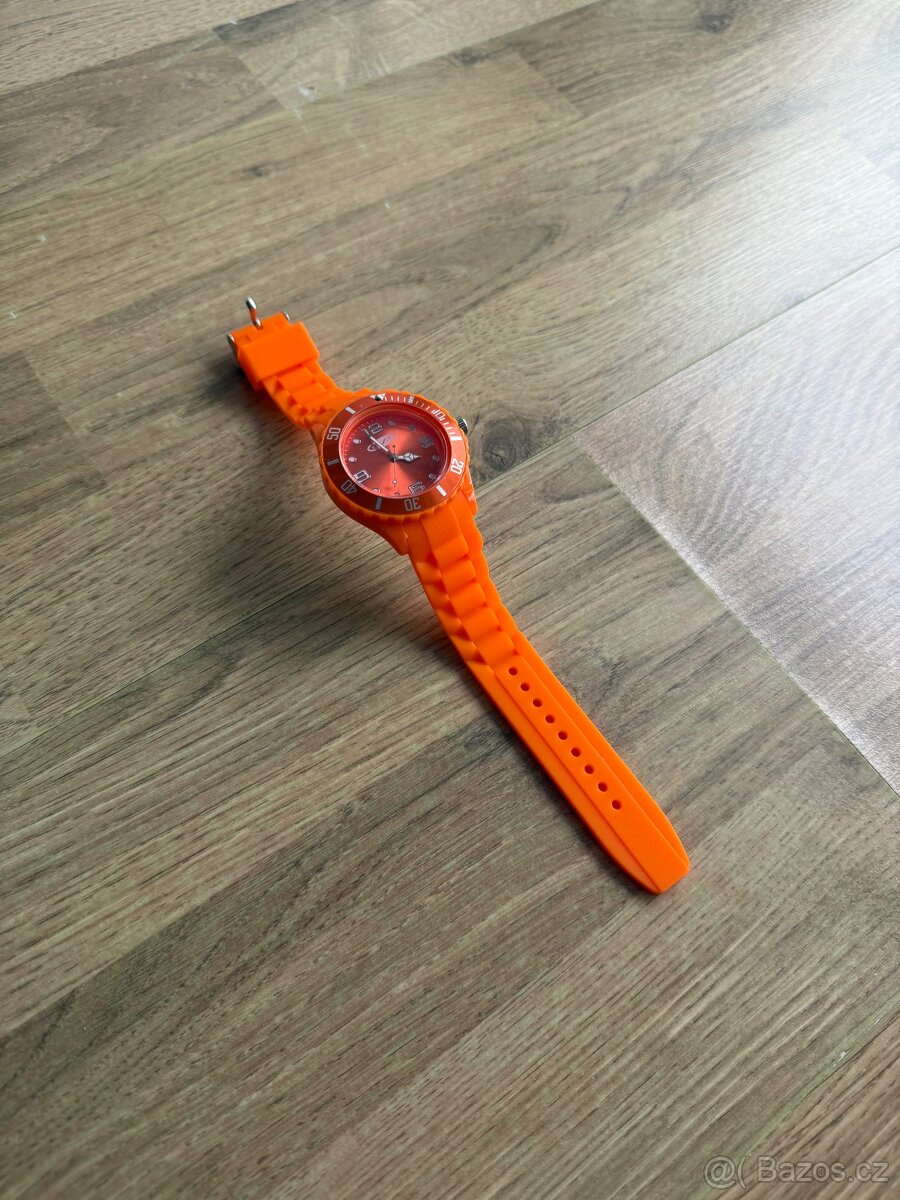 Oranžové hodinky - nové a nenošené