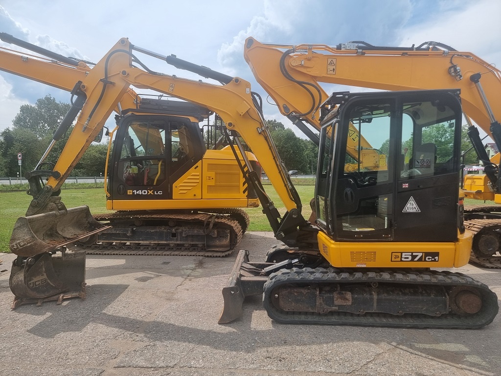 JCB 57C 2021 - Top stav, pásy 80%, 2800mth