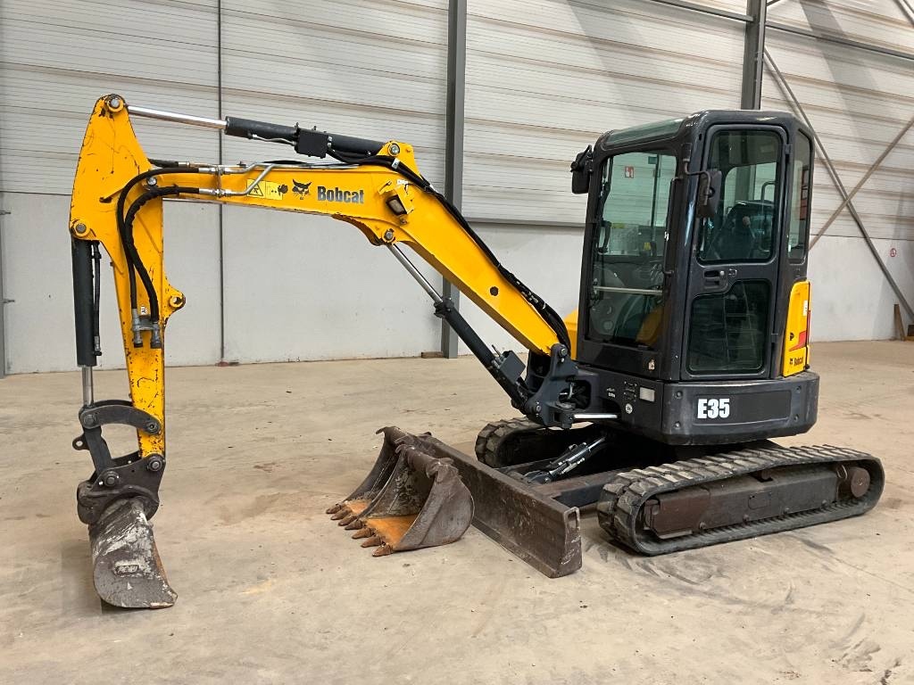 Bagr Bobcat E 35