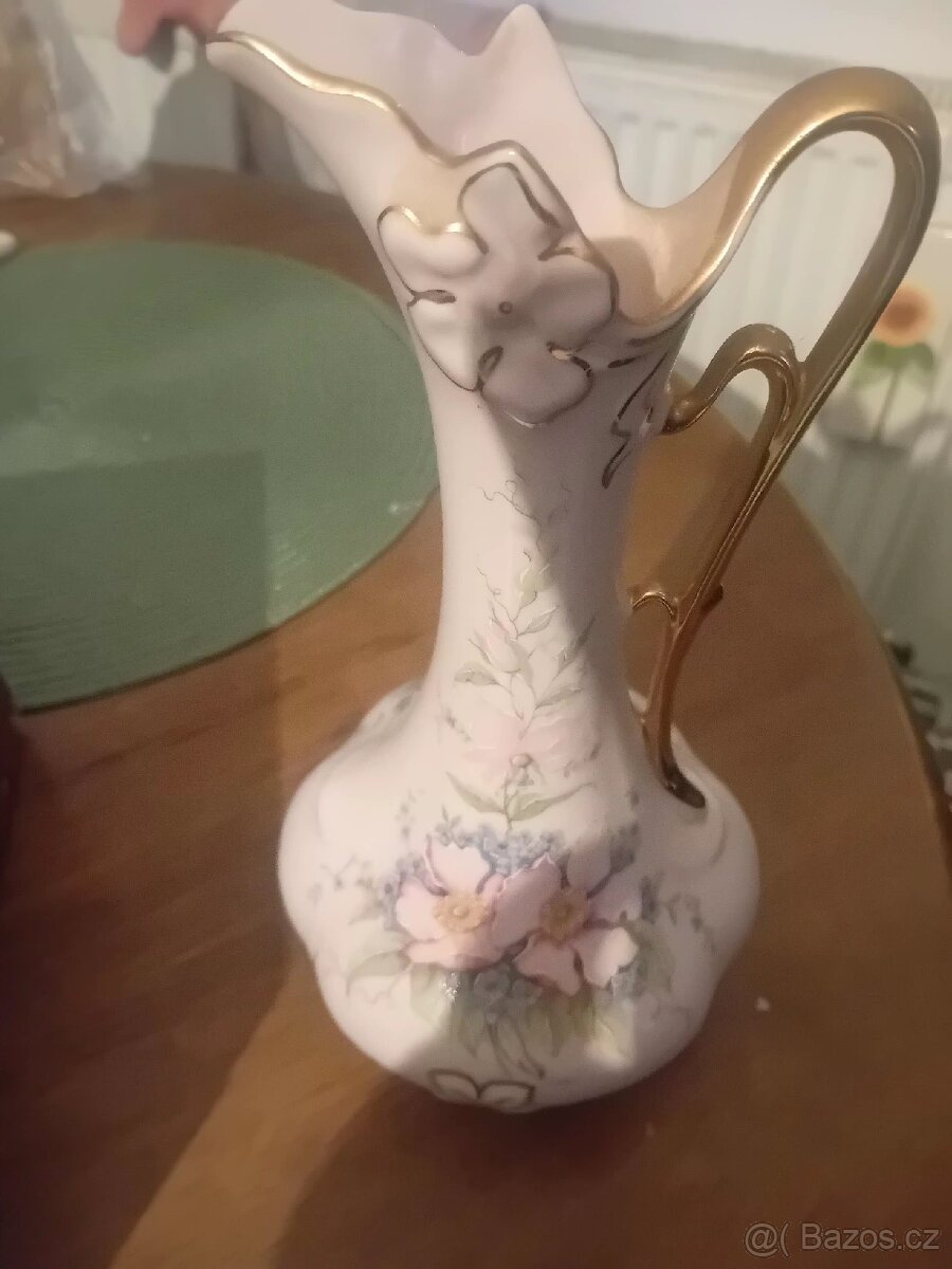 Porcelánová váza