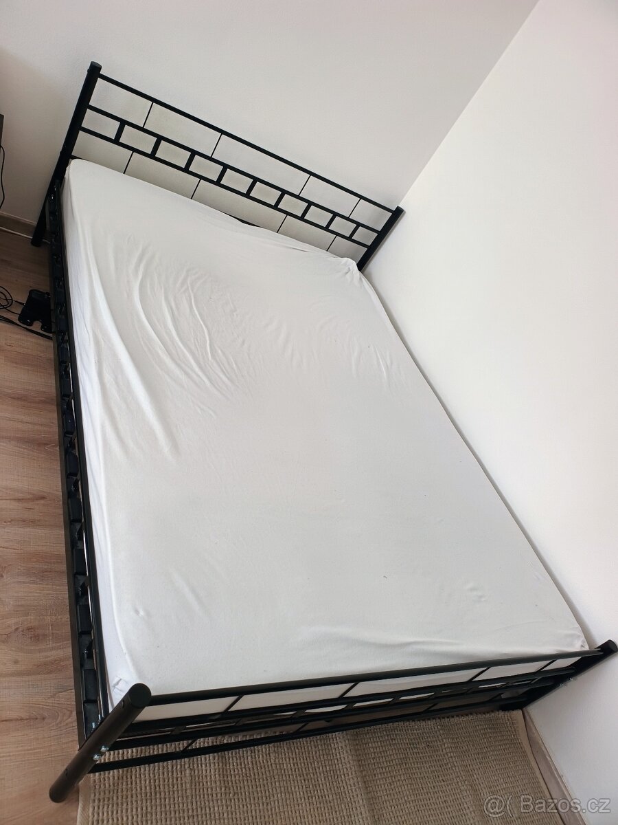 Železná postel / rám postel a rošty 140 x 200 cm