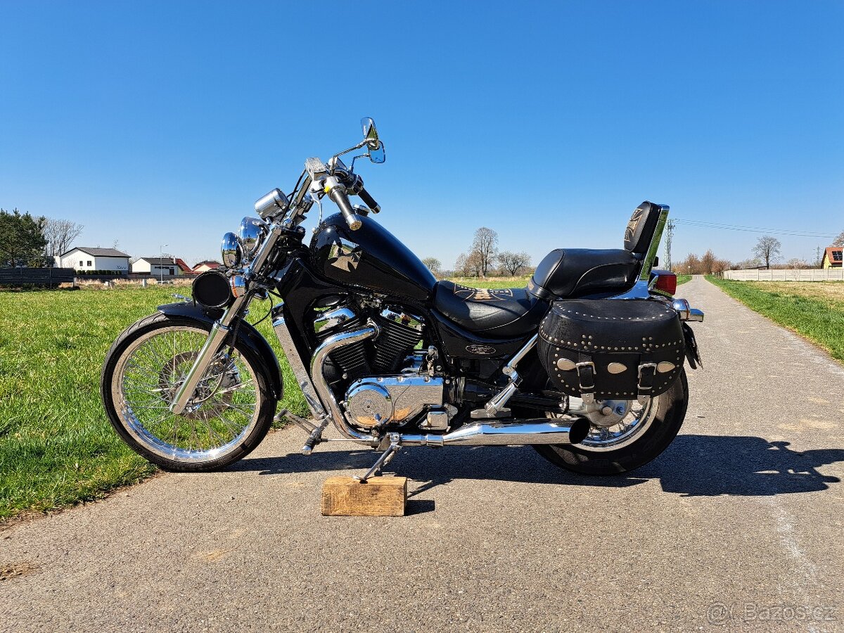 Suzuki Intruder VS 800
