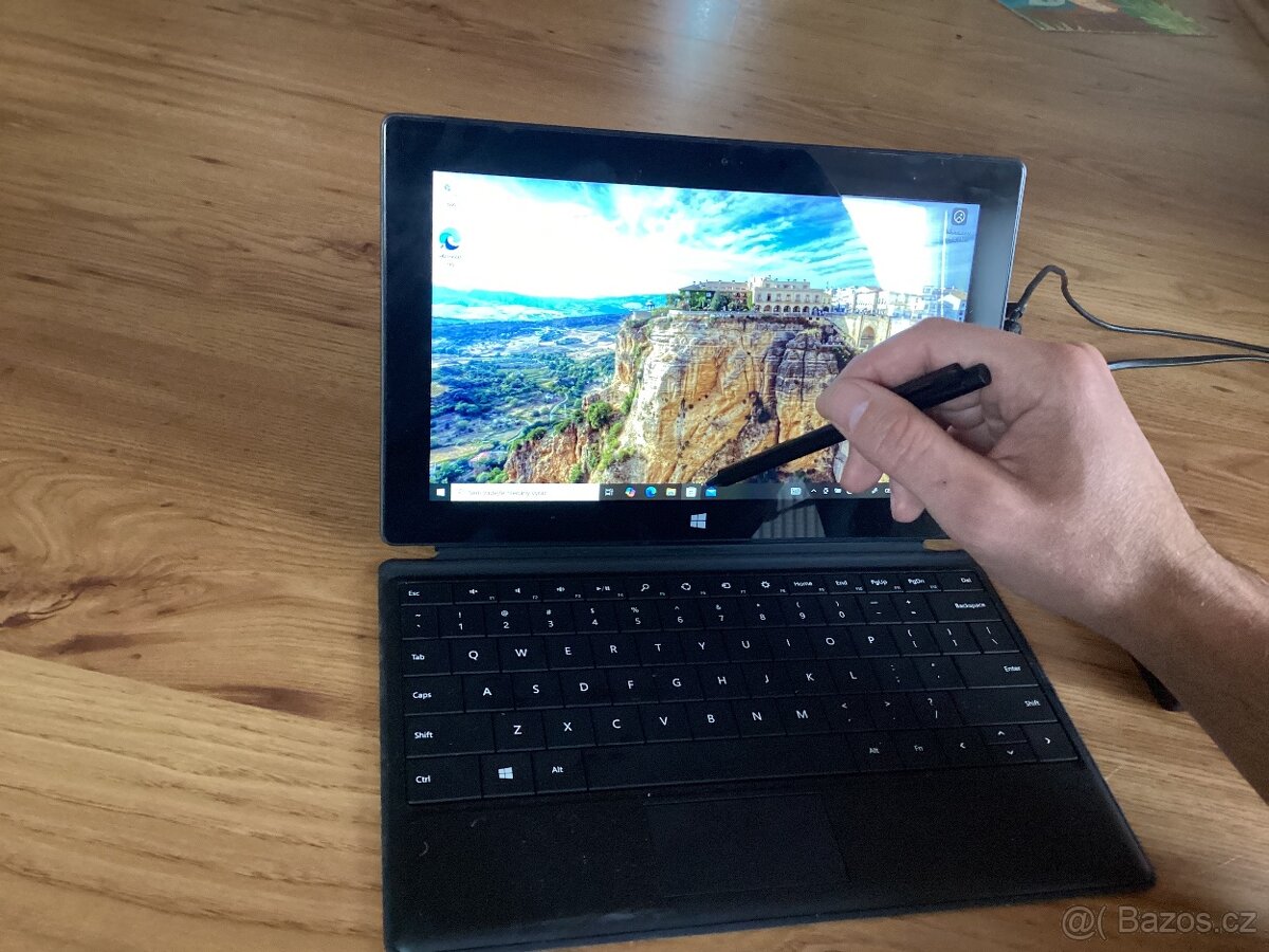 Microsoft Surface Pro, Windows 10, tužka