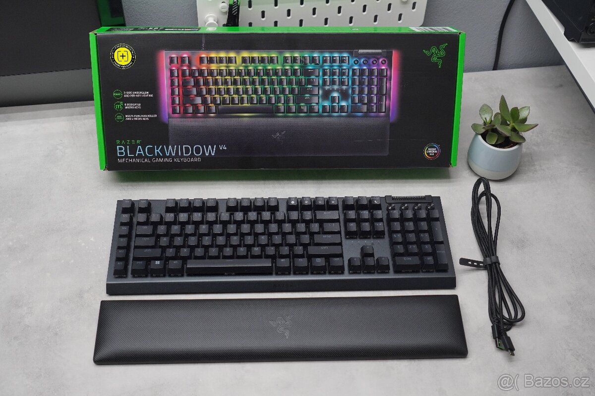 herní mechanická klávesnice Razer BLACKWIDOW V4