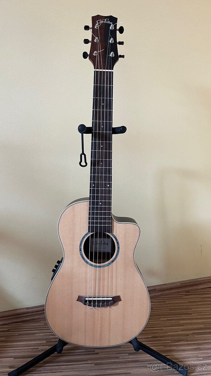 Kytara Cordoba Mini II