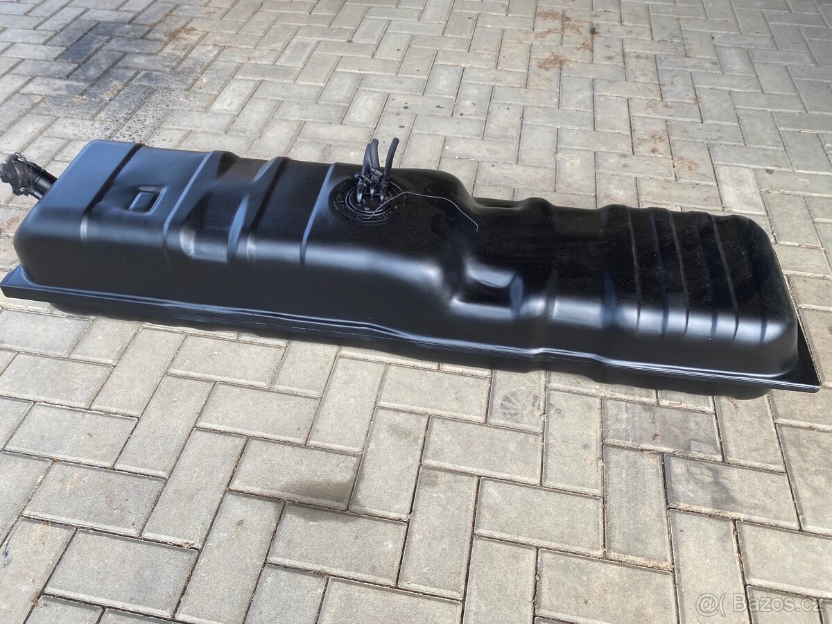 2 Palivové nádrže 142x35,5