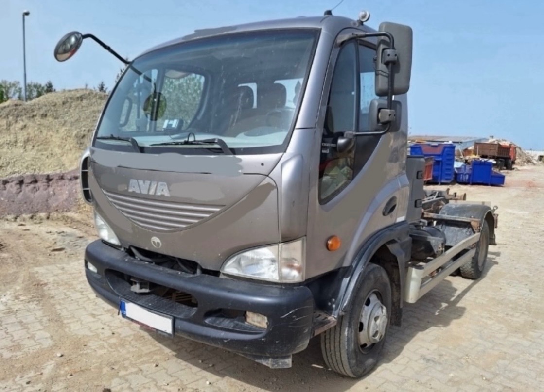 Avia D100