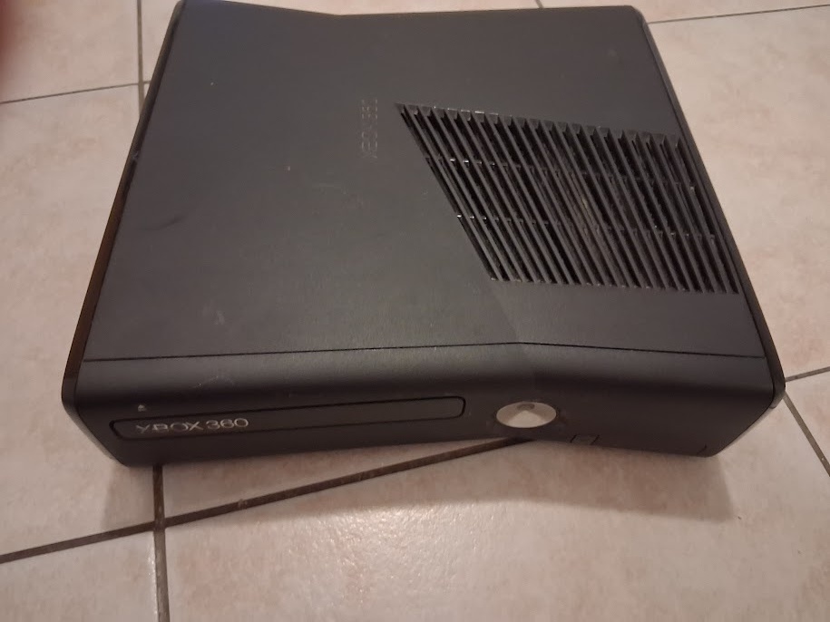 Xbox 360 Slim Na náhradní díly