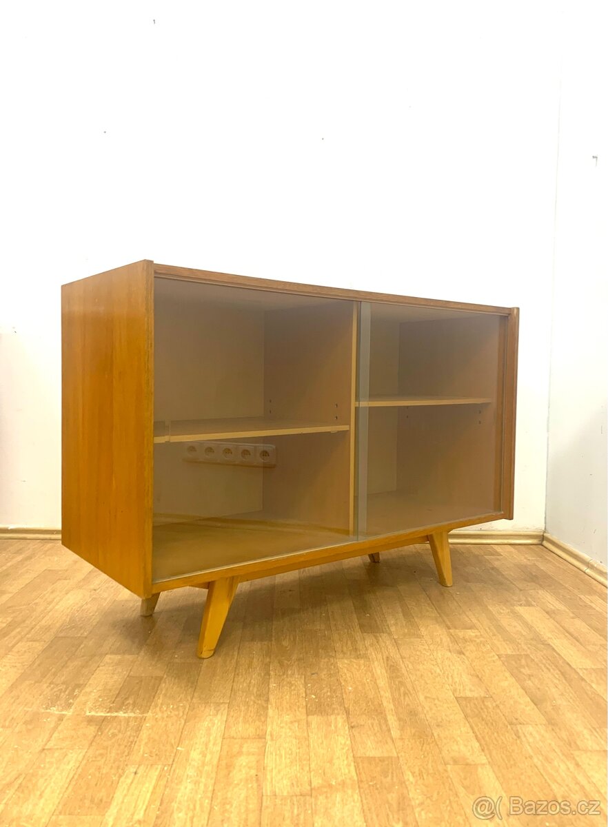 Retro komoda Jiroutek 60. léta Brusel