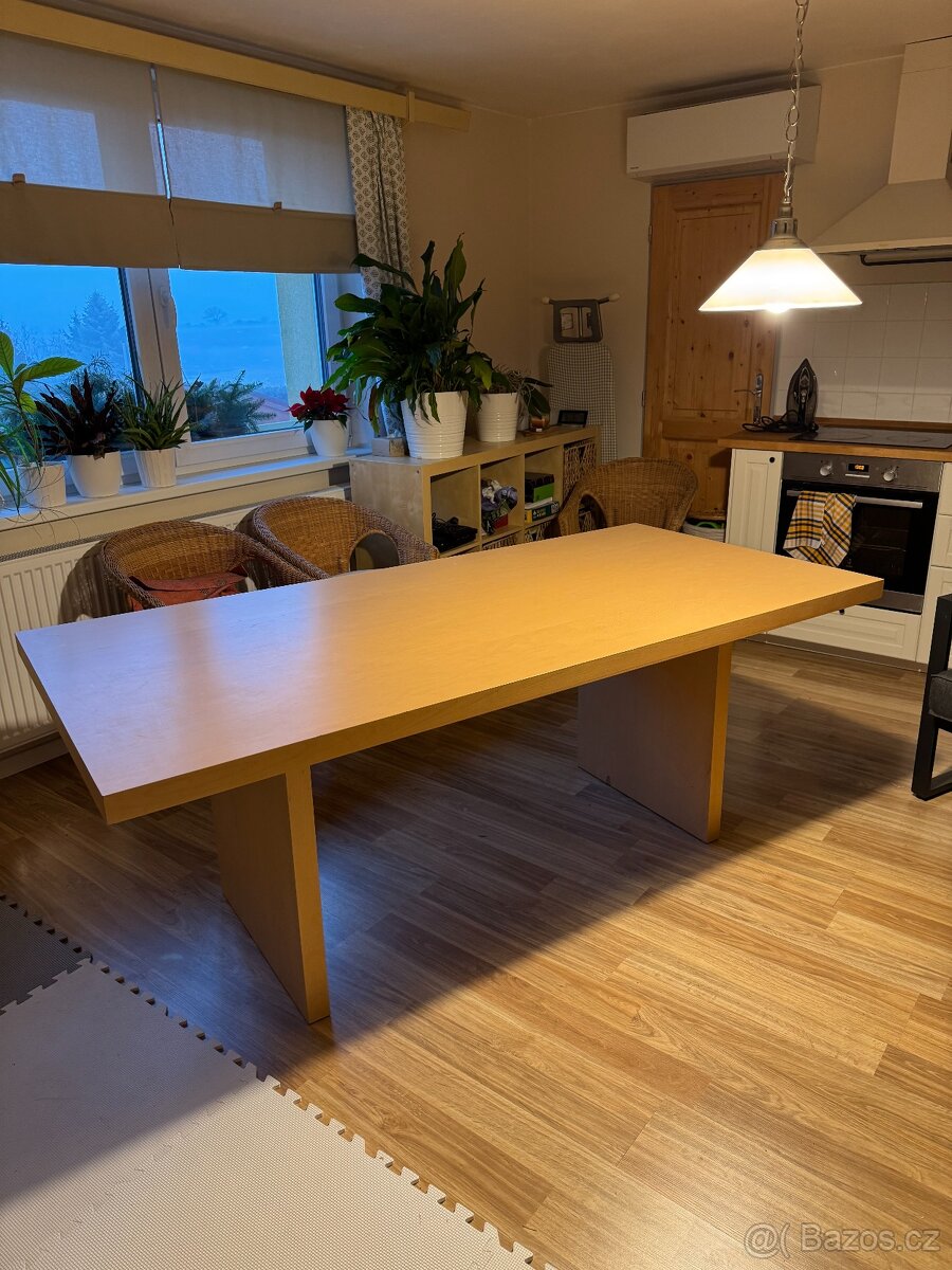 Stůl Ikea