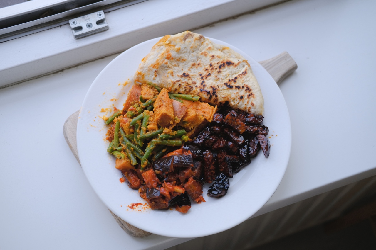 Roti with potato filling, sweet potato and string beans curry, aubergine curry, sweet marinated tempeh, for my father's birthday in Tilburg, 2022.