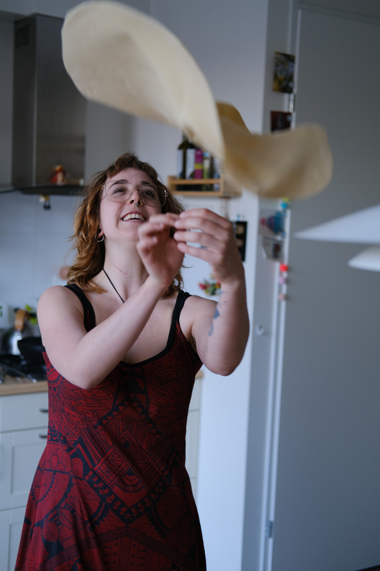 Noemi spinning pasta dough like it is a pizza. At least it got its proper stretching. My mother's kitchen in Tilburg, 2022.