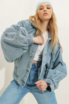 سترة نسائية من الجينز باللون الأزرق - Фото 6