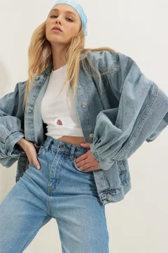سترة نسائية من الجينز باللون الأزرق - Фото 2