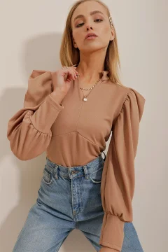 Women's beige crop top - Фото 1