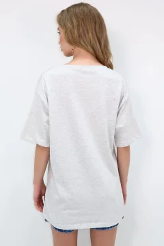 تي شيرت نسائي باللون الرمادي - Фото 8