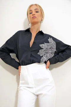 Black women's shirt - Фото 1