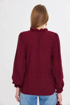 بلوزة نسائية ذات ياقة حمراء اللون - Фото 9