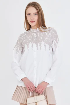 قميص نسائي بيج بياقة منقوشة - Фото 4