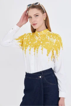 قميص نسائي منقوش بالونين الابيض والاصفر - Фото 2