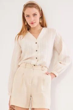 قميص نسائي بلون كريمي - Фото 8