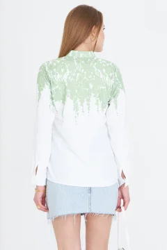 قميص نسائي منقوش باللون الأخضر الفاتح - Фото 4