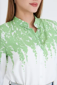 قميص نسائي منقوش باللون الأخضر الفاتح - Фото 3