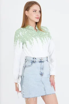 قميص نسائي منقوش باللون الأخضر الفاتح - Фото 5