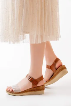 صندل نسائي من الجلد الطبيعي باللون البيج - Фото 9