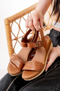صندل نسائي من الجلد الطبيعي بلون بني فاتح - Фото 7