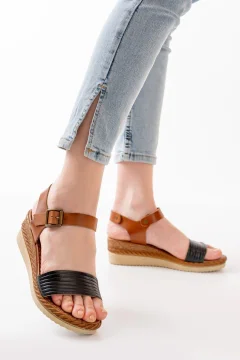 صندل نسائي من الجلد الطبيعي باللون الأسود - Фото 5