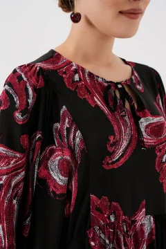 فستان نسائي طويل بأكمام بالونية باللونين الاسود والاحمر - Фото 9