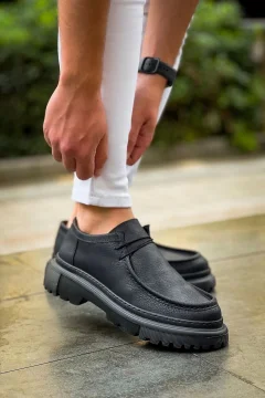 حذاء رجالي باللون الأسود - Фото 2