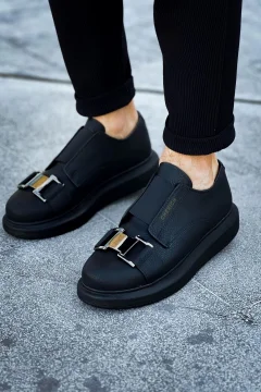 حذاء أسود للرجال مع اكسسوار ذهبي - Фото 2