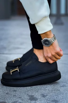 حذاء أسود للرجال مع اكسسوار ذهبي - Фото 4