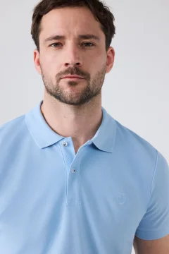 تي شيرت رجالي يباقة بولو مطرزة باللون الأزرق الفاتح - Фото 7