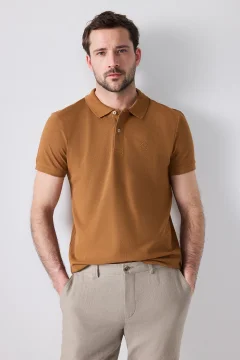 تي شيرت رجالي انيق بياقة بولو مطرزة باللون البني - Фото 6