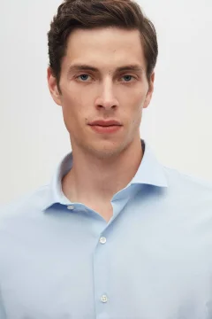 قميص رجالي ضيق باللون الأزرق الفاتح - Фото 7