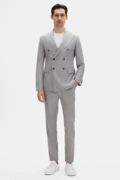 بدلة رجالي باللون الرمادي مخططة ومزدوجة الصدر - Фото 8