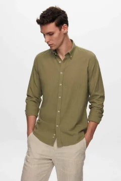 قميص أخضر بقصة ضيقة ومزين بالكتان و ياقة بأزرار - Фото 6