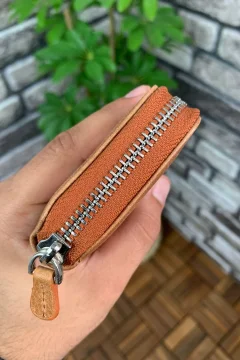 محفظة صغيرة من الجلد باللون البني العتيق - Фото 2