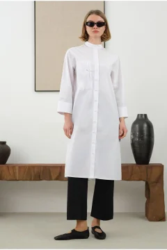 قميص نسائي انيق باللون الأبيض - Фото 3